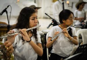 Donar un instrumento cambia vidas en los jóvenes
